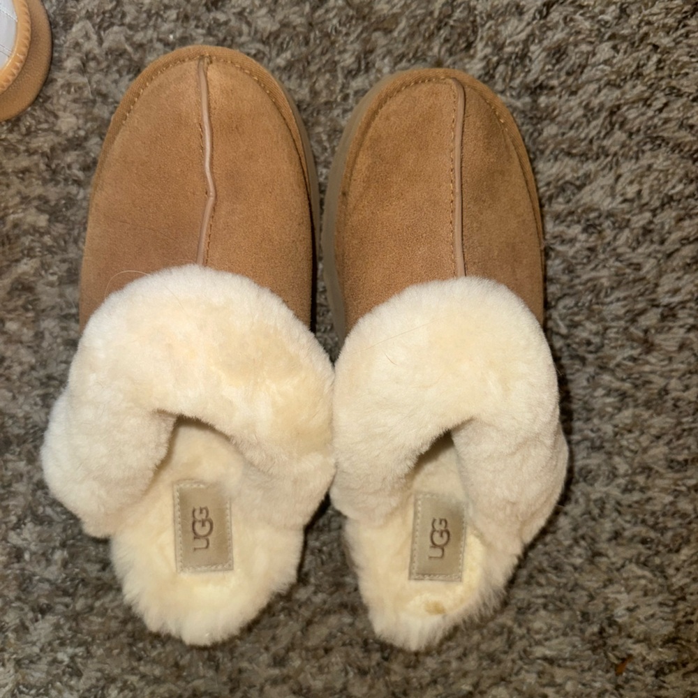 UGG Tan Slippers with Cream Fur Lining